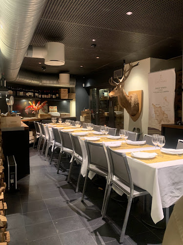 Famo Metro - Gastronomi og hotelvirksomhed