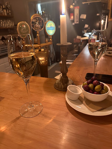 Opinii despre Vinbaren Vesterbro Torv în København - Gastronomi og hotelvirksomhed