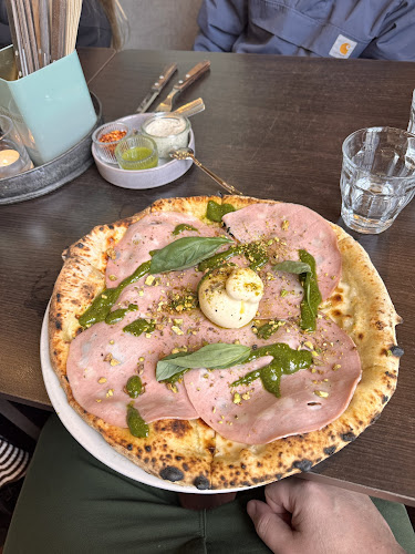 Juicy & Pizza - Gastronomi og hotelvirksomhed