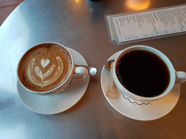 Opinii despre Cafe EUROPA 1989 în København - Gastronomi og hotelvirksomhed