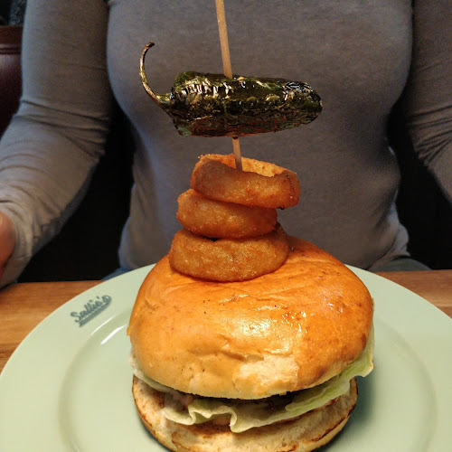 Sallie's Race Lounge - Gastronomi og hotelvirksomhed