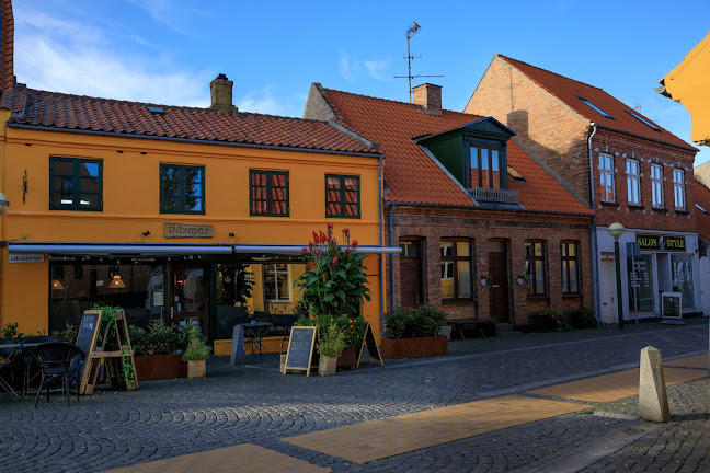 Râzapâz - Gastronomi og hotelvirksomhed