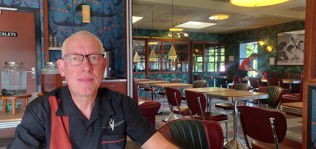 Sallie's Race Lounge - Gastronomi og hotelvirksomhed