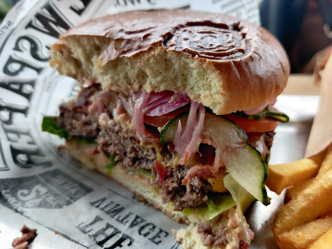 Reef Burgers & Fries - Gastronomi og hotelvirksomhed