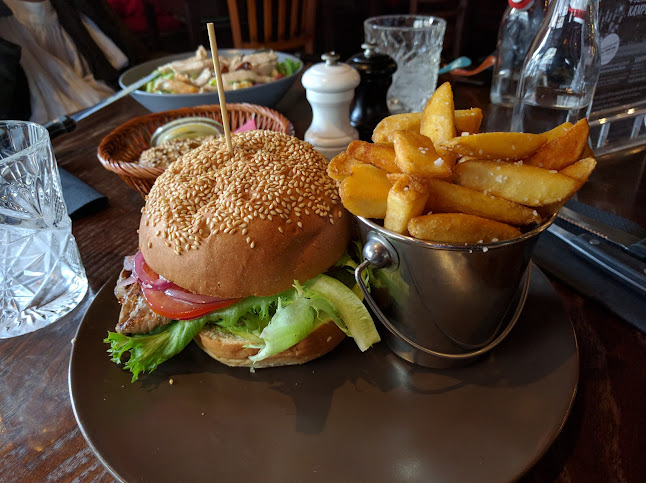 The Upper Hill - Gastronomi og hotelvirksomhed