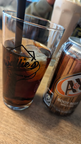 Comentarii opinii despre Sallie’s Restaurant & Snack Bar