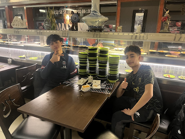 King Running Sushi & Wok