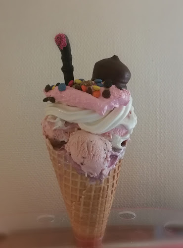 Comentarii opinii despre M