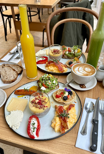 Ø12 Coffee and Eatery - Gastronomi og hotelvirksomhed