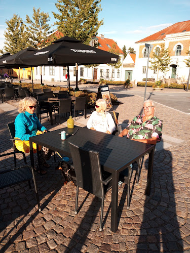 Reina Pizza & Restaurant