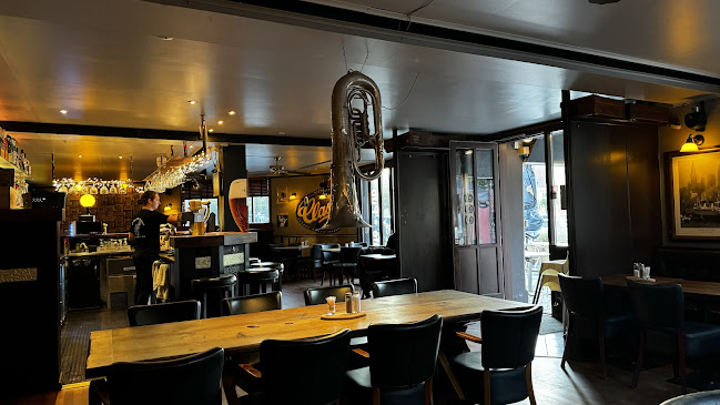 Den Glade Pingvin - Struer