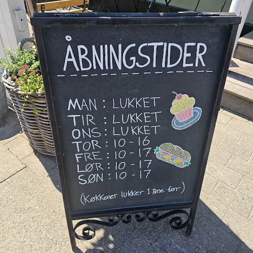 Café Moulés - Gastronomi og hotelvirksomhed