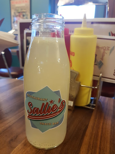 Comentarii opinii despre Sallie’s Restaurant & Snack Bar