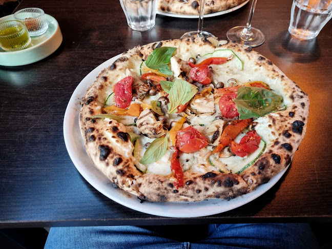 Juicy & Pizza - Gastronomi og hotelvirksomhed