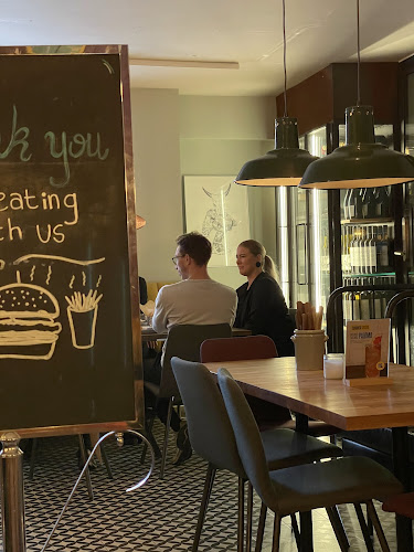 Opinii despre Cocks & Cows SP34 în København - Gastronomi og hotelvirksomhed