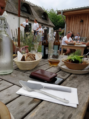 Parkering ved den store P-plads ud til, ingen indkørsel ad grusvej, Holløse Gade 21, 3210 Vejby