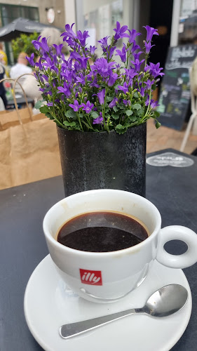 Chez Désirée // Café & Bar à Vin