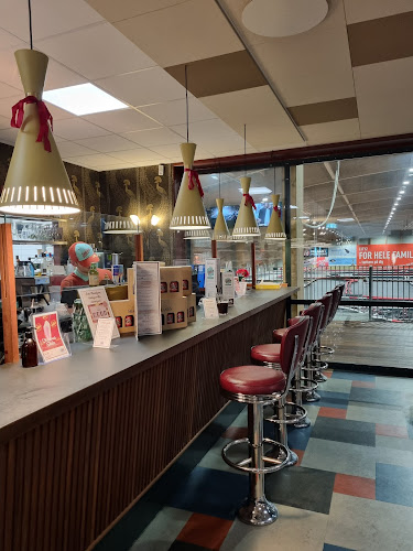 Opinii despre Sallie's Race Lounge în Taastrup - Gastronomi og hotelvirksomhed