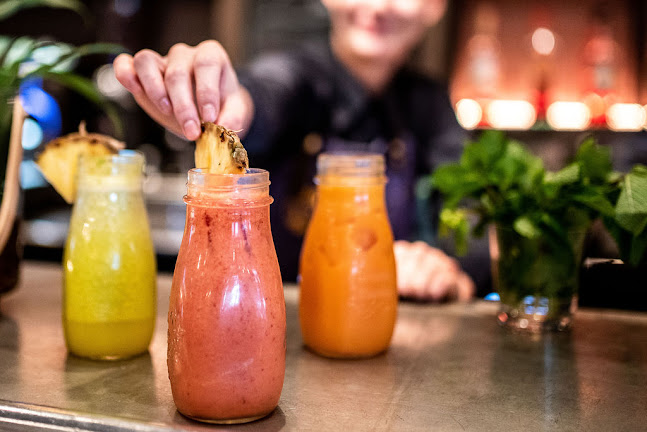 Comentarii opinii despre Under Uret