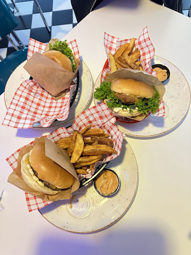 Moe'z Meat n Burger - Gastronomi og hotelvirksomhed