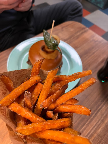 Sallie's Race Lounge