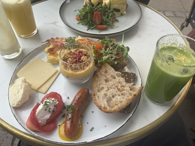 Ø12 Coffee and Eatery - Gastronomi og hotelvirksomhed