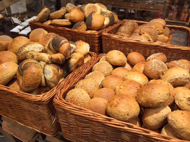 Opinii despre Kalø Torvets Bageri în Rønde - Gastronomi og hotelvirksomhed