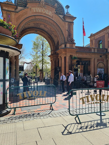 Opinii despre Restaurant Grøften /Tivoli în København - Gastronomi og hotelvirksomhed