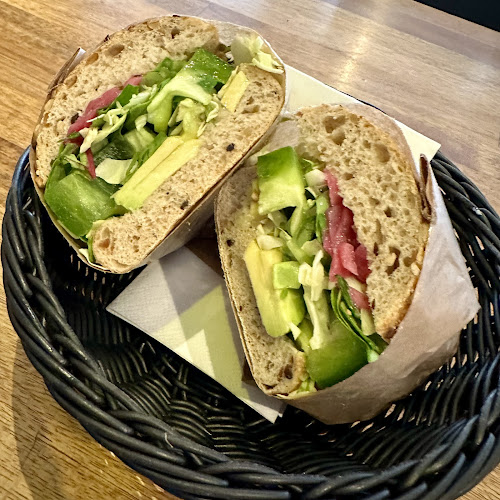 Comentarii opinii despre Cafe Karisma