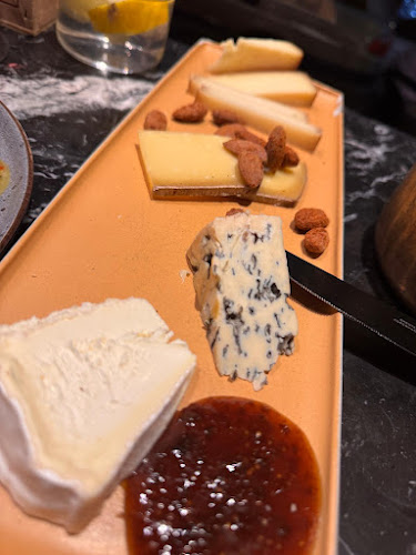 Opinii despre LUN Restaurant & vinbar în København - Gastronomi og hotelvirksomhed