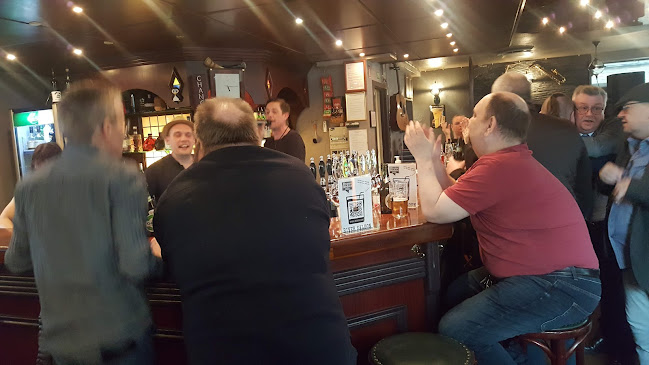 Comentarii opinii despre River Saloon