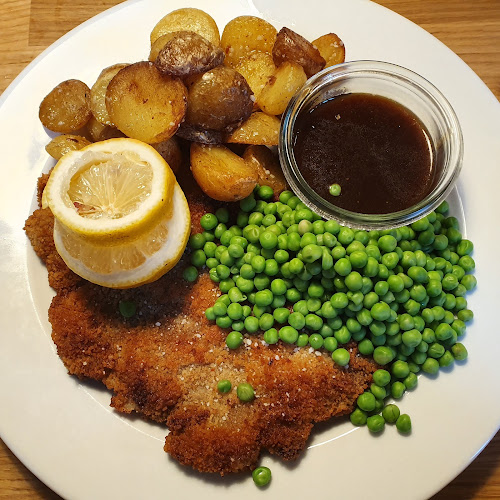 Opinii despre Restaurant Engtoftegård în Brøndby - Gastronomi og hotelvirksomhed