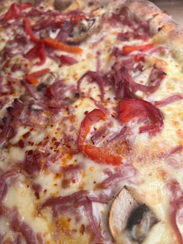 Opinii despre Bøgeskov Pizza og Steakhouse în Fredericia - Gastronomi og hotelvirksomhed