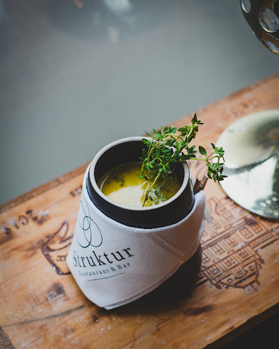 Comentarii opinii despre Struktur