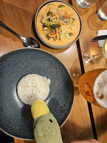 Ploy Cafe & Thai Restaurant