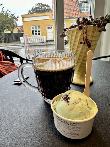Comentarii opinii despre Nana's Is- og Kaffebar Østerby