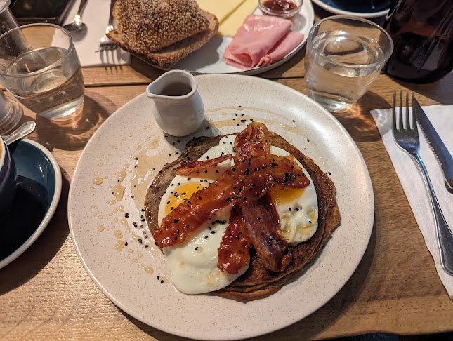 Ø12 Coffee and Eatery - Gastronomi og hotelvirksomhed