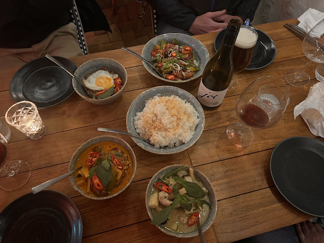 Phi Phi - Gastronomi og hotelvirksomhed