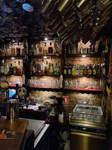 Charlie's Bar - Gastronomi og hotelvirksomhed