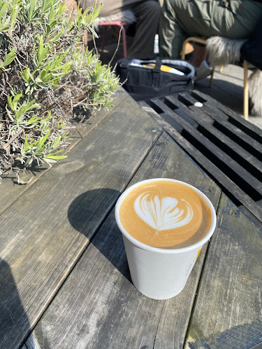 Opinii despre Yellow Bird Coffee în København - Gastronomi og hotelvirksomhed