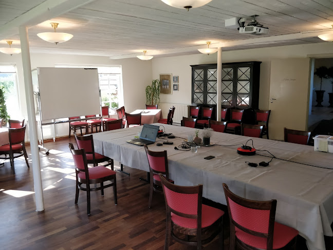 Opinii despre Amstrupgård în Ulstrup - Gastronomi og hotelvirksomhed