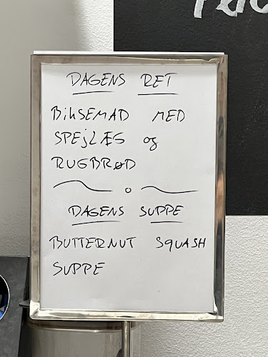 Comentarii opinii despre Cafe Lige efter bogen - Hjørring Biblioteks café