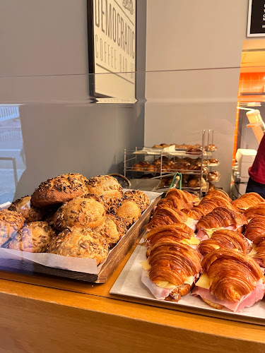 Comentarii opinii despre Democratic Coffee