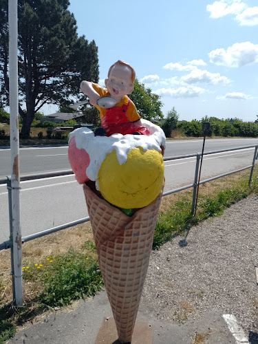 Comentarii opinii despre M