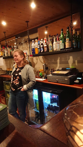 Dok Iv Café & Pub - Gastronomi og hotelvirksomhed