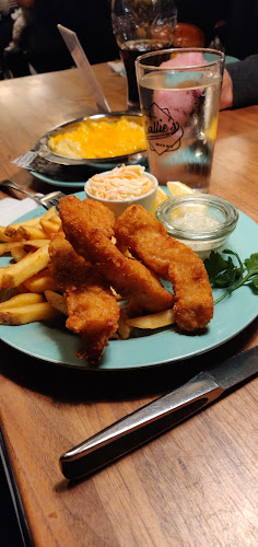 Comentarii opinii despre Sallie’s Restaurant & Snack Bar