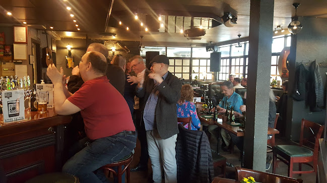 River Saloon - Gastronomi og hotelvirksomhed