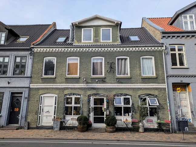 Polşeum - Den smagløse café - Gastronomi og hotelvirksomhed