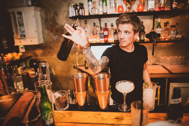 Opinii despre Bæst Cocktailbar în København - Gastronomi og hotelvirksomhed