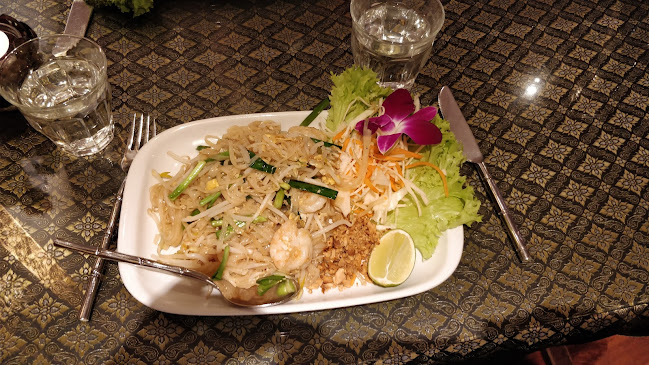 Ban Gaw - Gastronomi og hotelvirksomhed